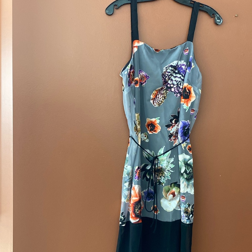 Stunning Simply Vera by Vera Wang ladies summer dress in size medium.
